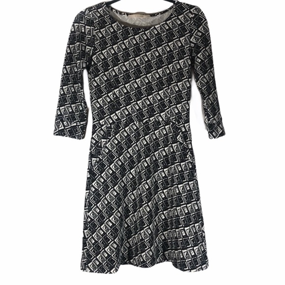 Hawthorn Patterned Dress with front pockets - Picture 1 of 4